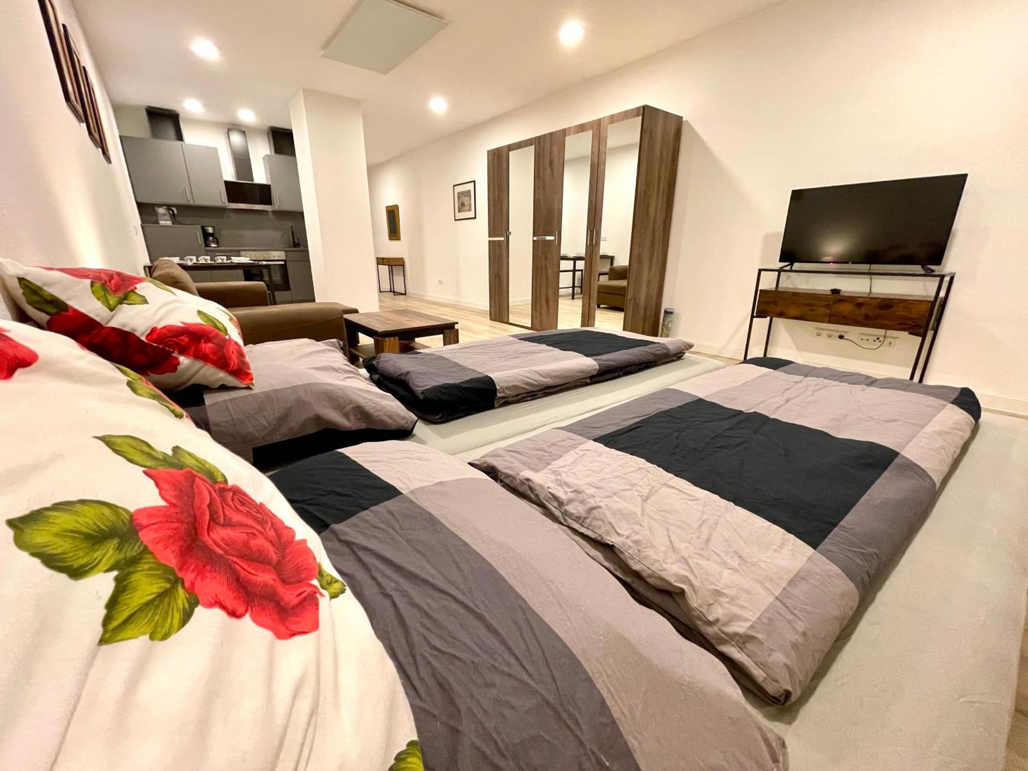 Neu Grosse Einzimmerwohnung Im Zentrum Goldstadt Pforzheim Schloessle Eksteriør bilde