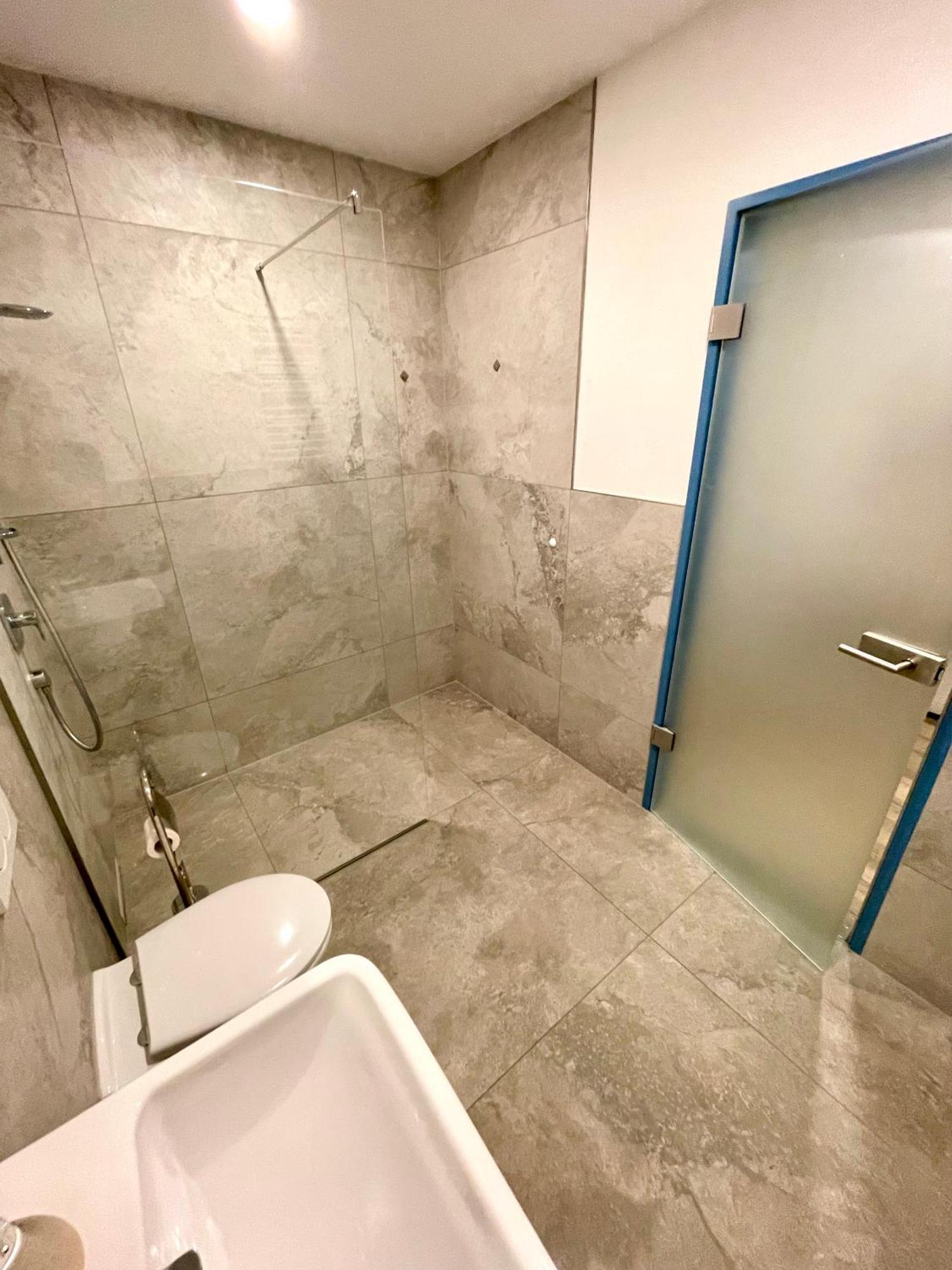 Neu Grosse Einzimmerwohnung Im Zentrum Goldstadt Pforzheim Schloessle Eksteriør bilde