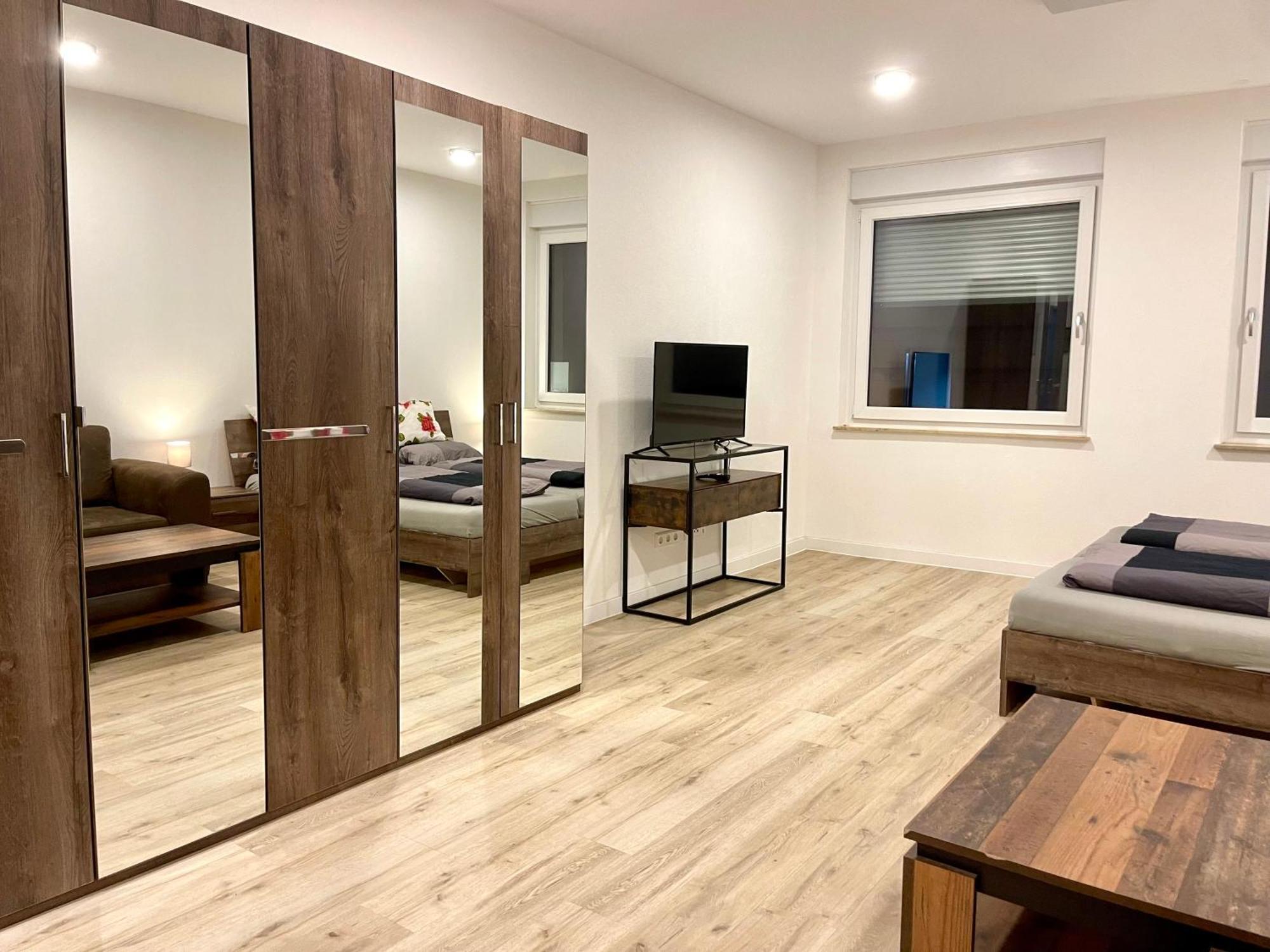 Neu Grosse Einzimmerwohnung Im Zentrum Goldstadt Pforzheim Schloessle Eksteriør bilde