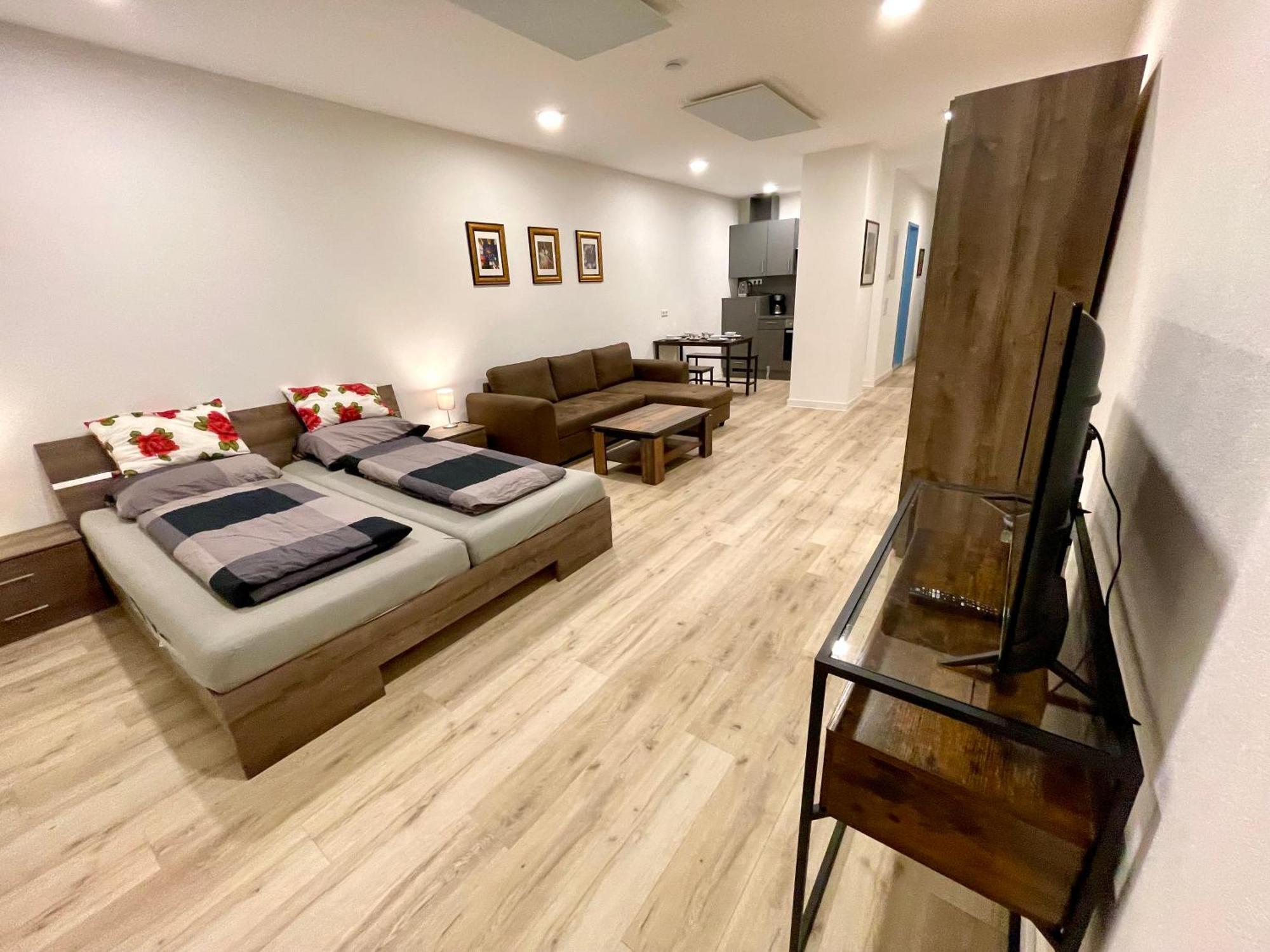 Neu Grosse Einzimmerwohnung Im Zentrum Goldstadt Pforzheim Schloessle Eksteriør bilde